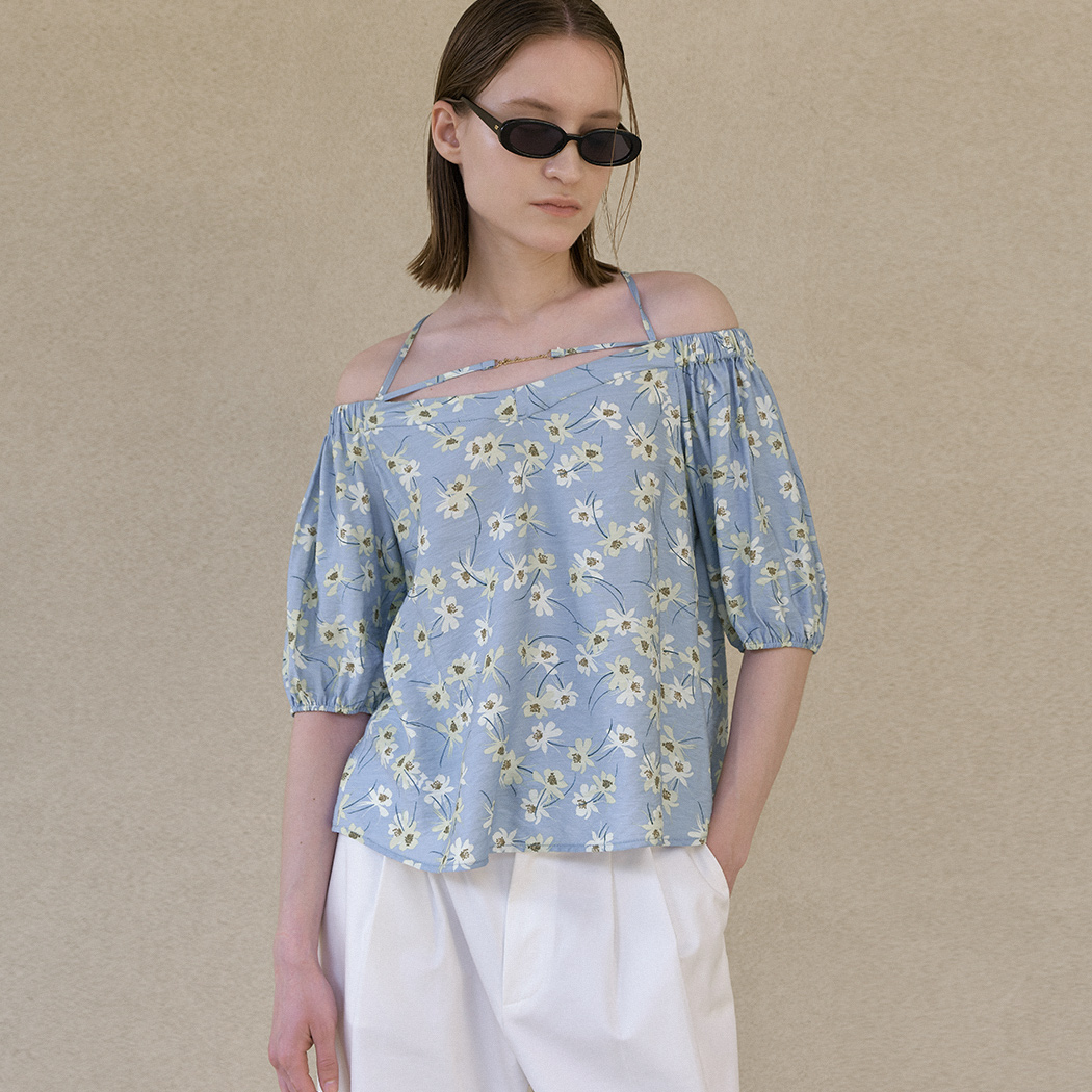 （BL-4252）OFF-SHOULDER FLOWER BLOUSE