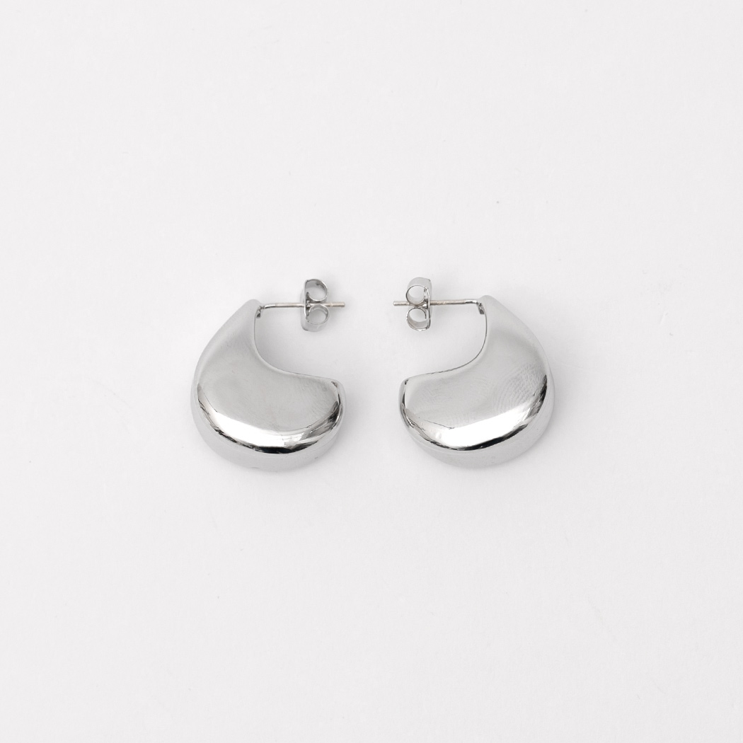 （E-1584）HALF MOON SILVER NEEDLE EARRING