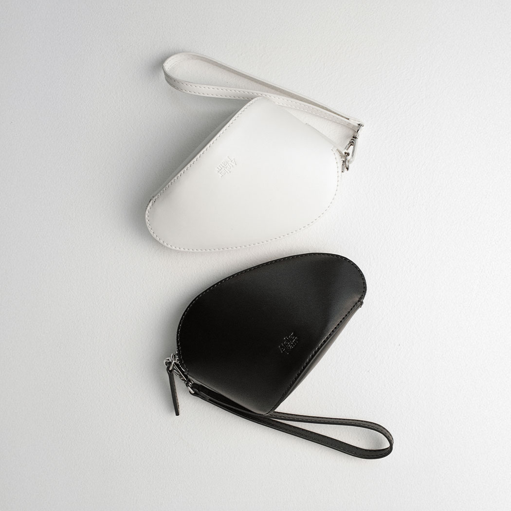 （B-2451）PEBBLE LEATHER POUTCH