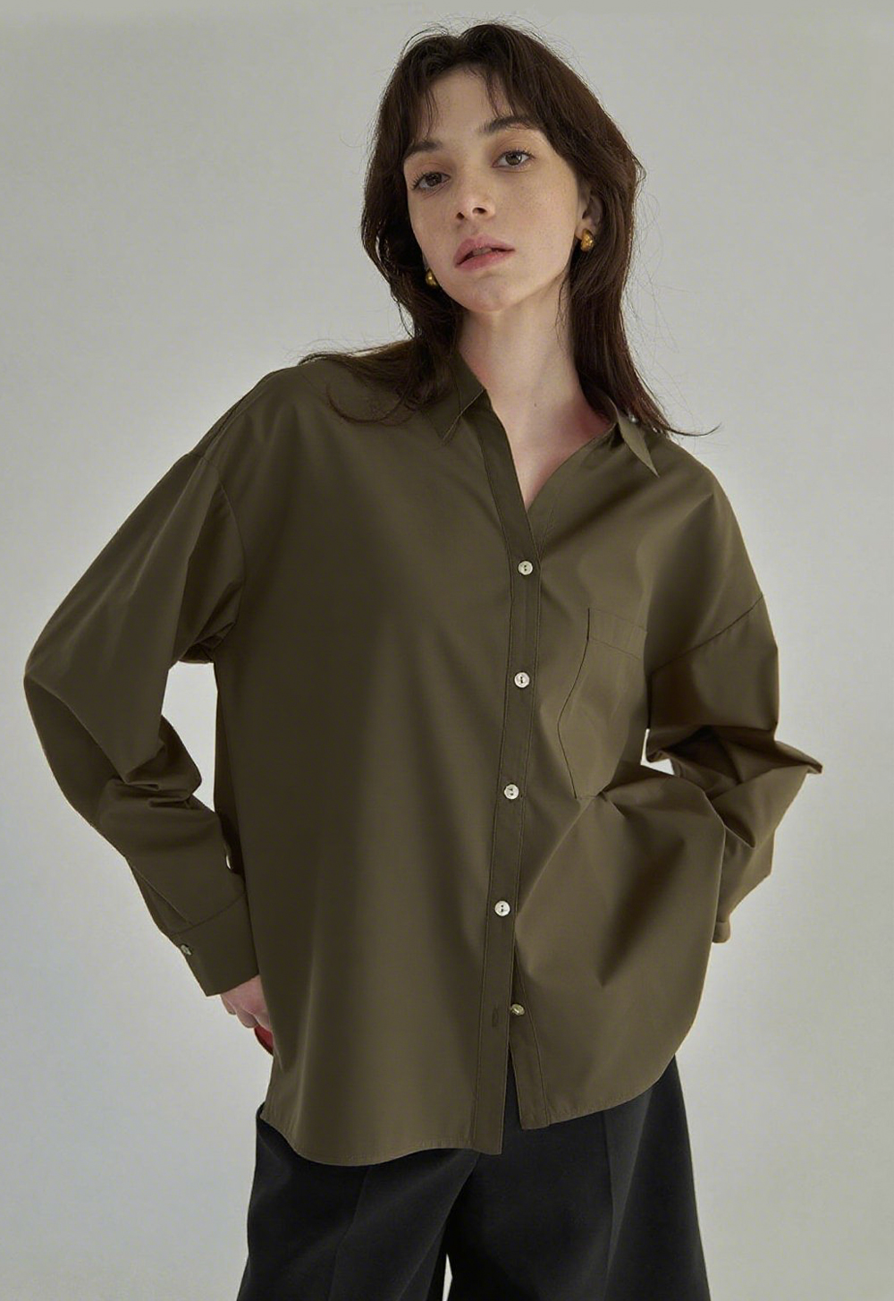 （Z-BL-4072）BACK POINT Y-NECK BOXY BLOUSE