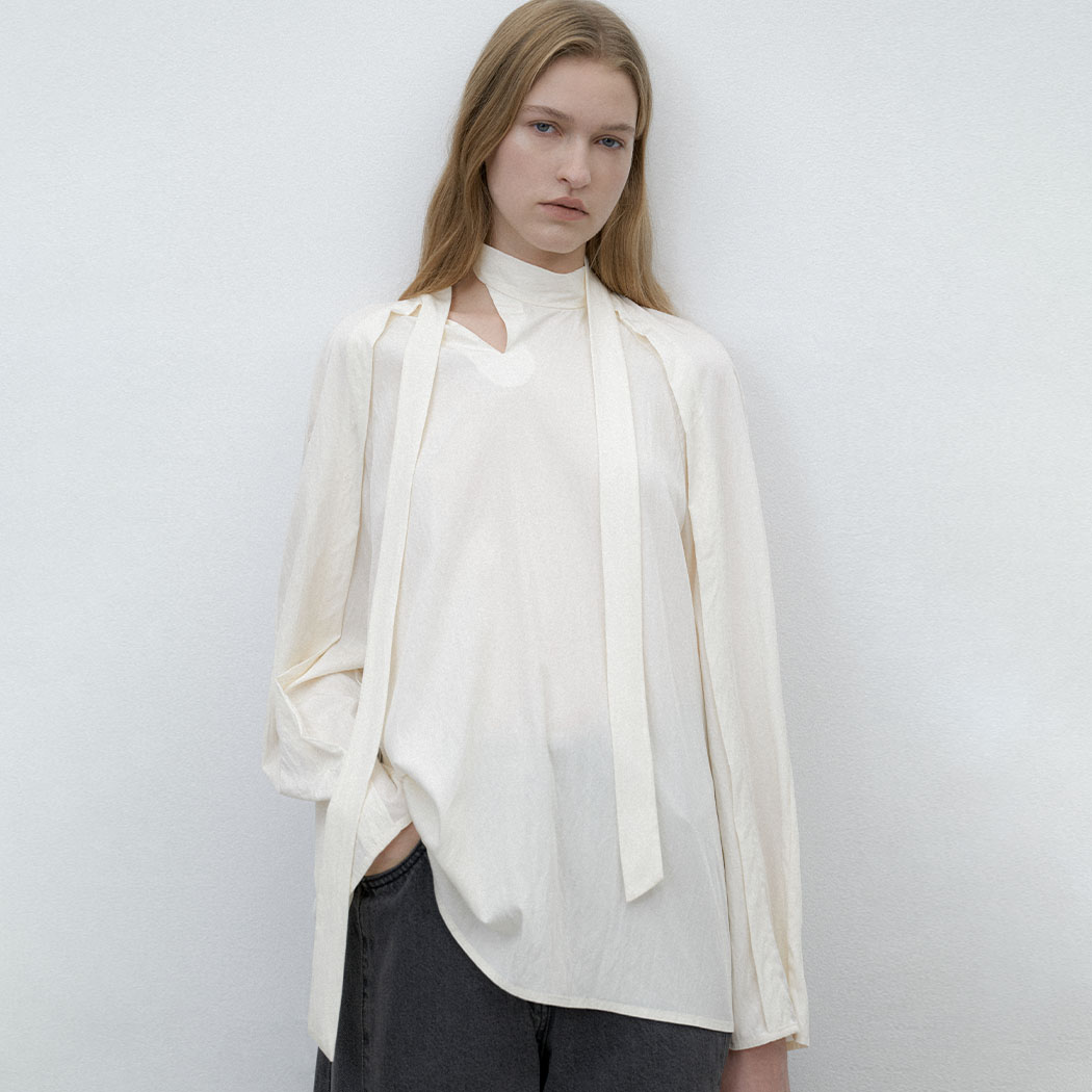 （BL-4352）VOLUME SLEEVE TIE BLOUSE