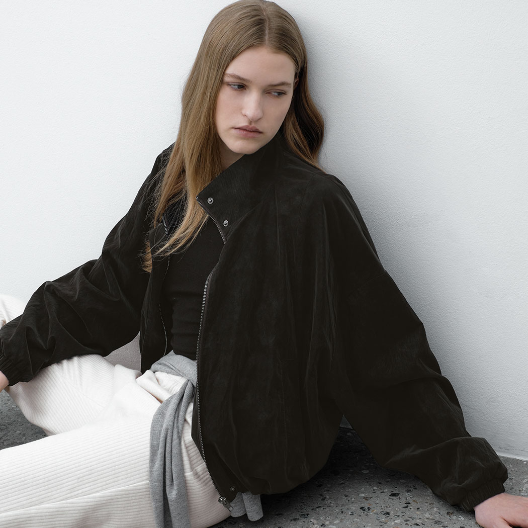 （JP-591）GLOSSY TWILL HIGH NECK JUMPER