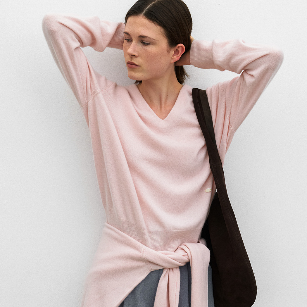 （T-7125）ESSENTIAL CASHMERE DEEP V-NECK KNIT