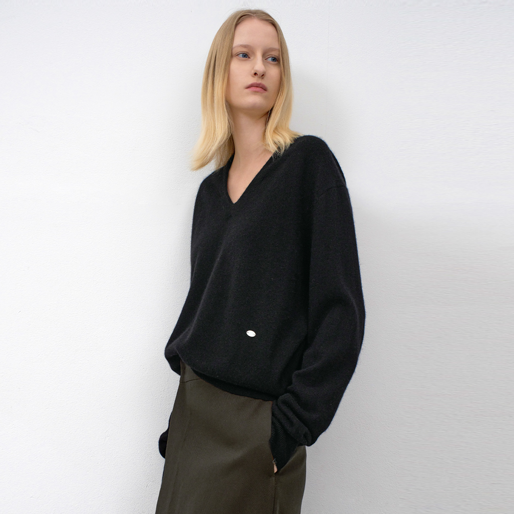 （T-7125）ESSENTIAL CASHMERE DEEP V-NECK KNIT