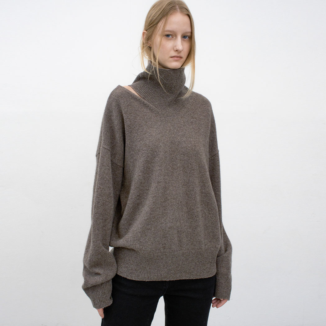 (T-7143)YAK BLENDED CUT OUT HIGH NECK KNIT