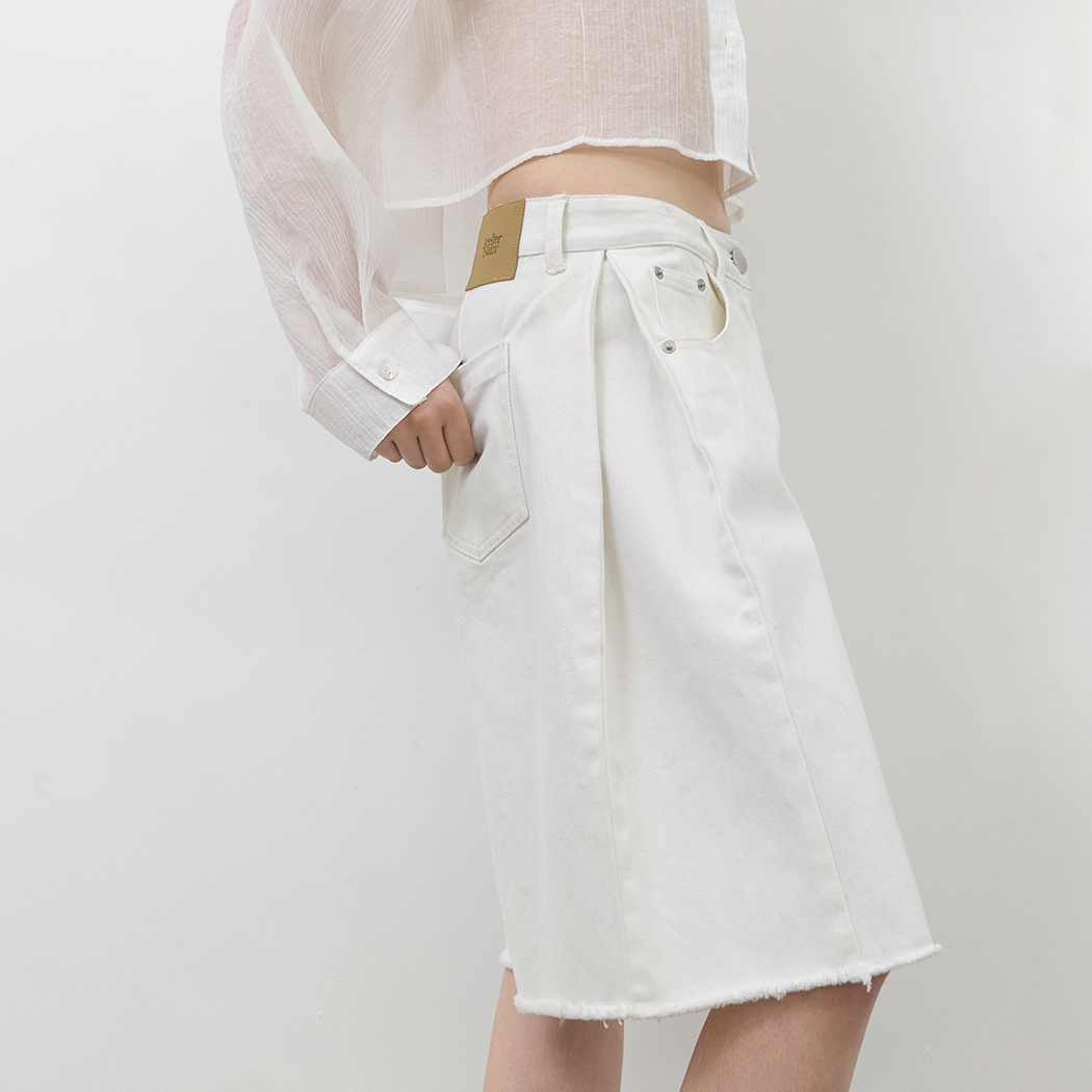 （PT-5790）TUCK BERMUDA WHITE DENIM PANTS