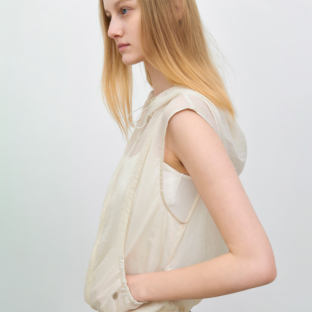 （VT-0286）YU NYLON SHIRRING HOODY VEST