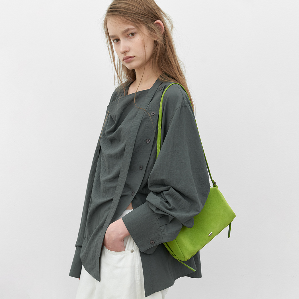 （Z-BL-4390）ASSYMETRIC TIED BLOUSE