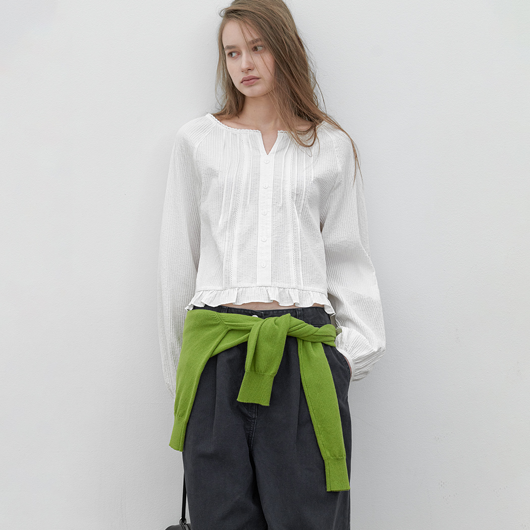 (BL-4439)LACE PINTUCK BLOUSE