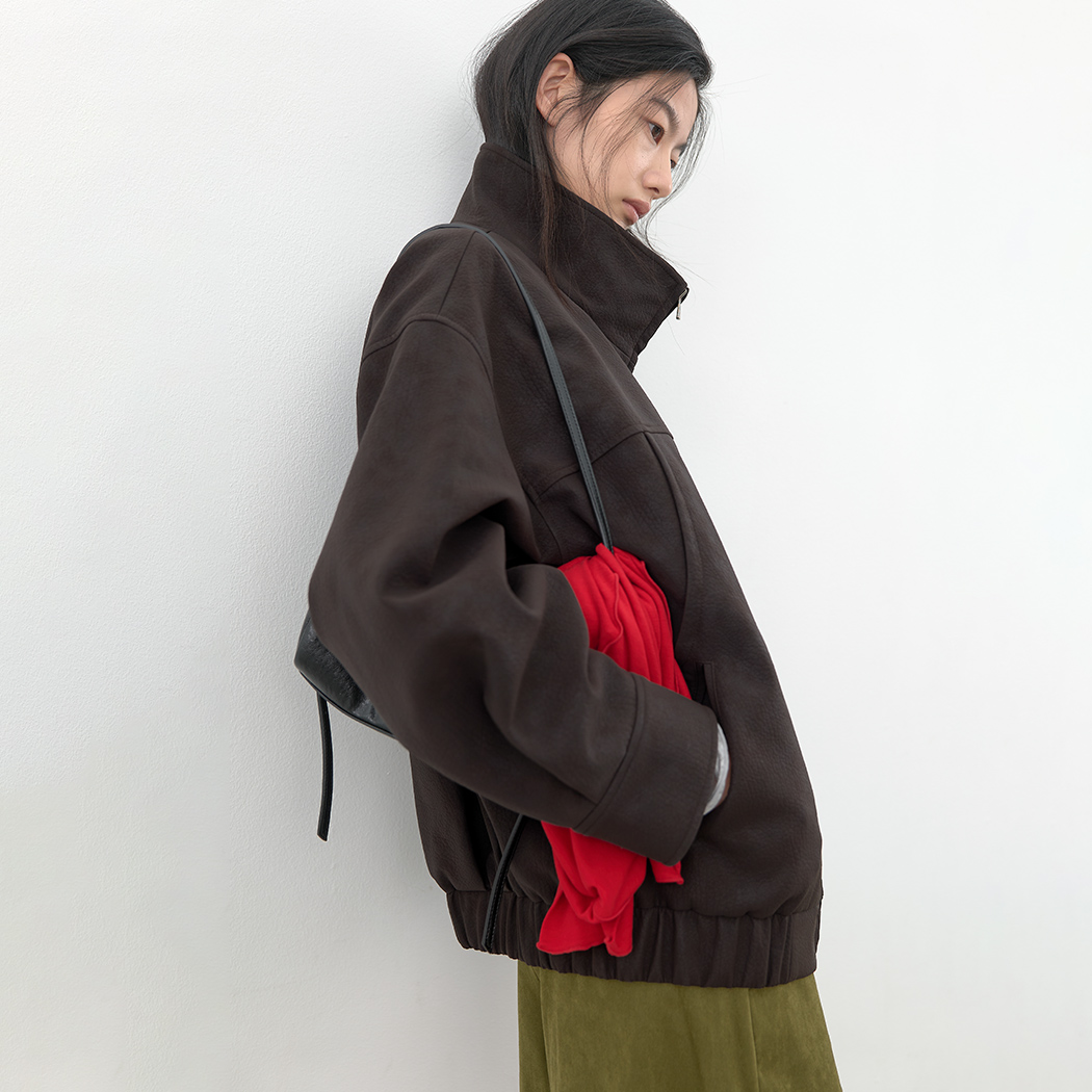 (JP-610)MATT LEATHER HIGH NECK OVERSIZED JUMPER