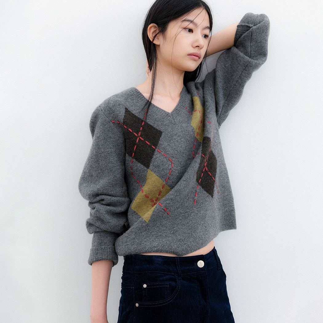 (T-7305)ARGYLE WOOL STITCH POINT V-NECK KNIT