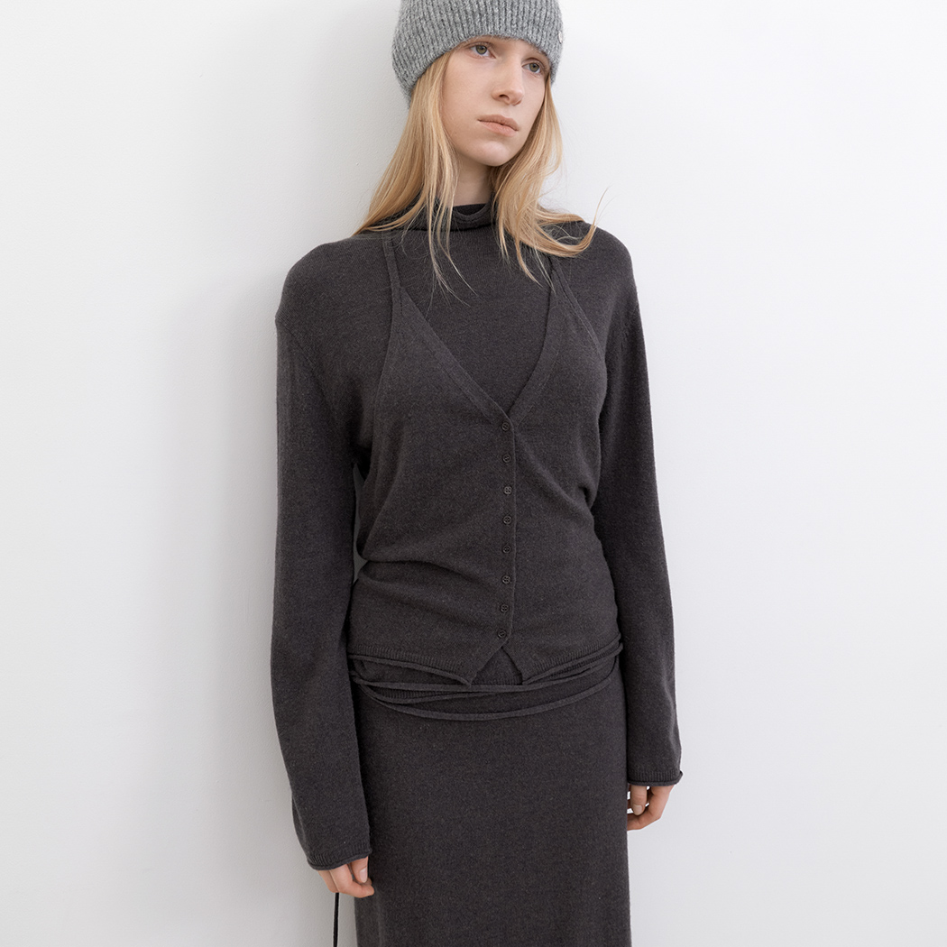 （T-7364）HALTER VEST HIGH NECK KNIT SET-UP